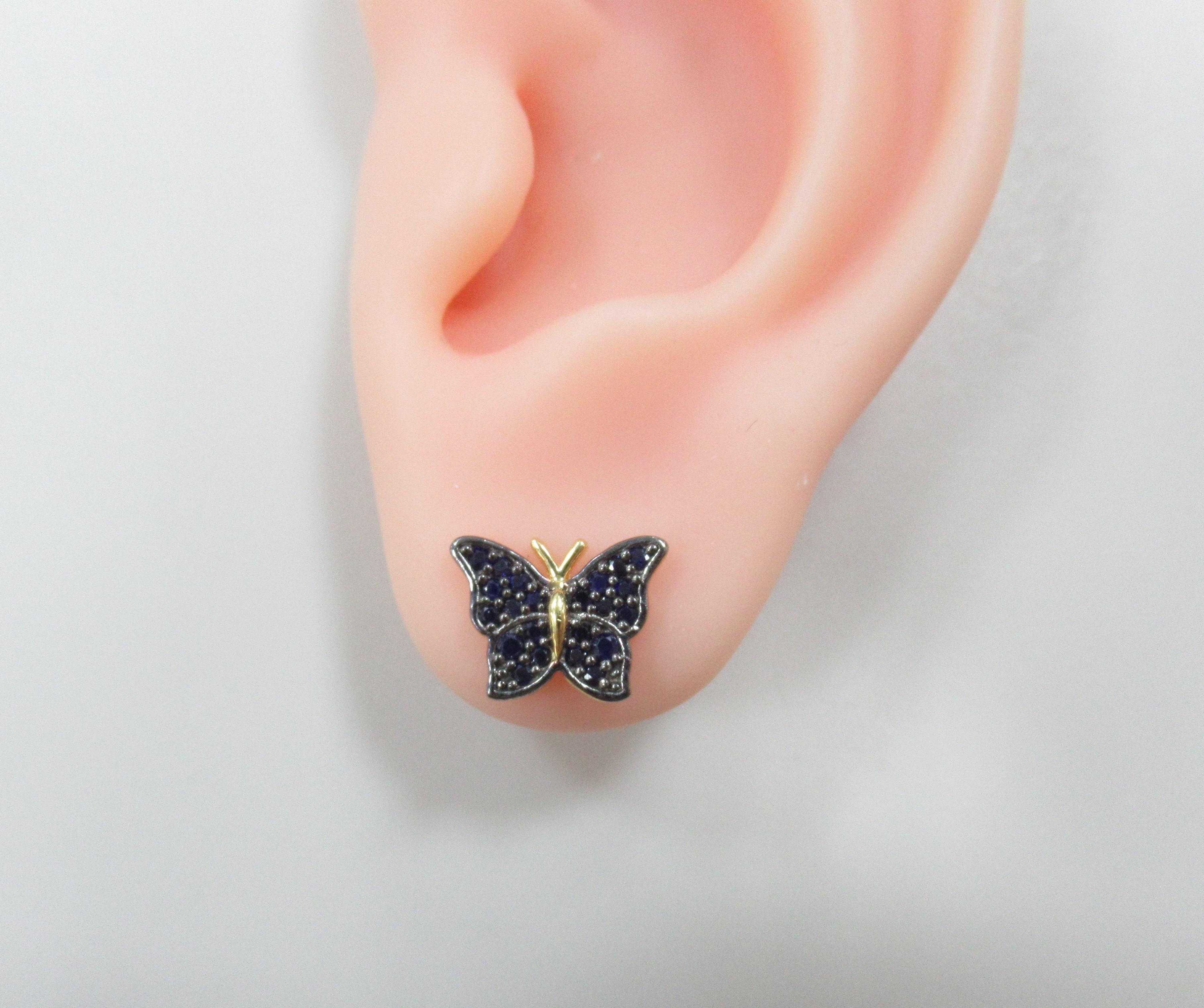 Серебряные серьги-пусеты с сапфирами "Бабочки"